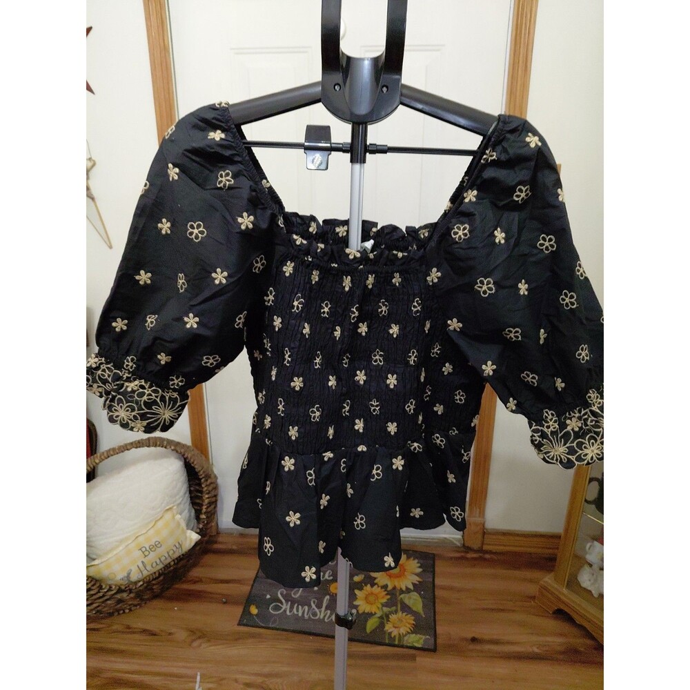 Edgely black embroidered floral Women's top Size 1X